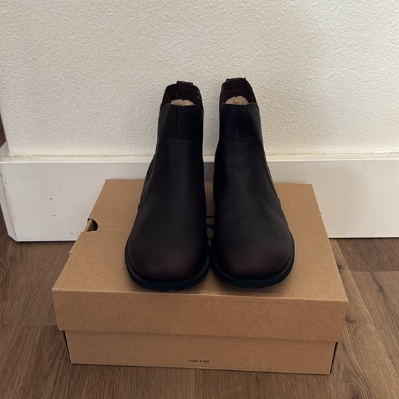 UGG Bonham Boot III in dark chocolate NWT - Picture 3 of 6